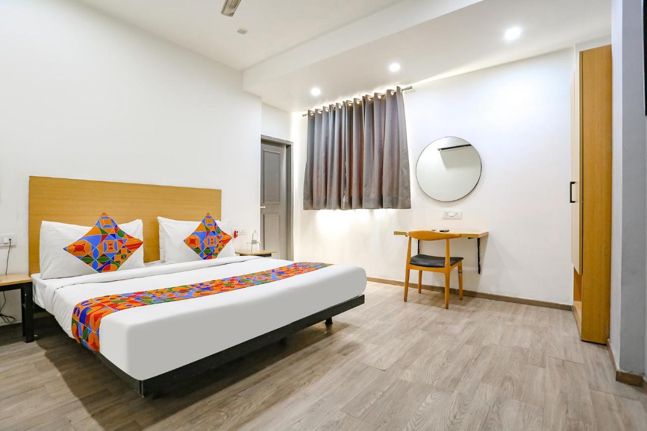 Fabhotel Vat - Meera Bagh Delhi  Extérieur photo