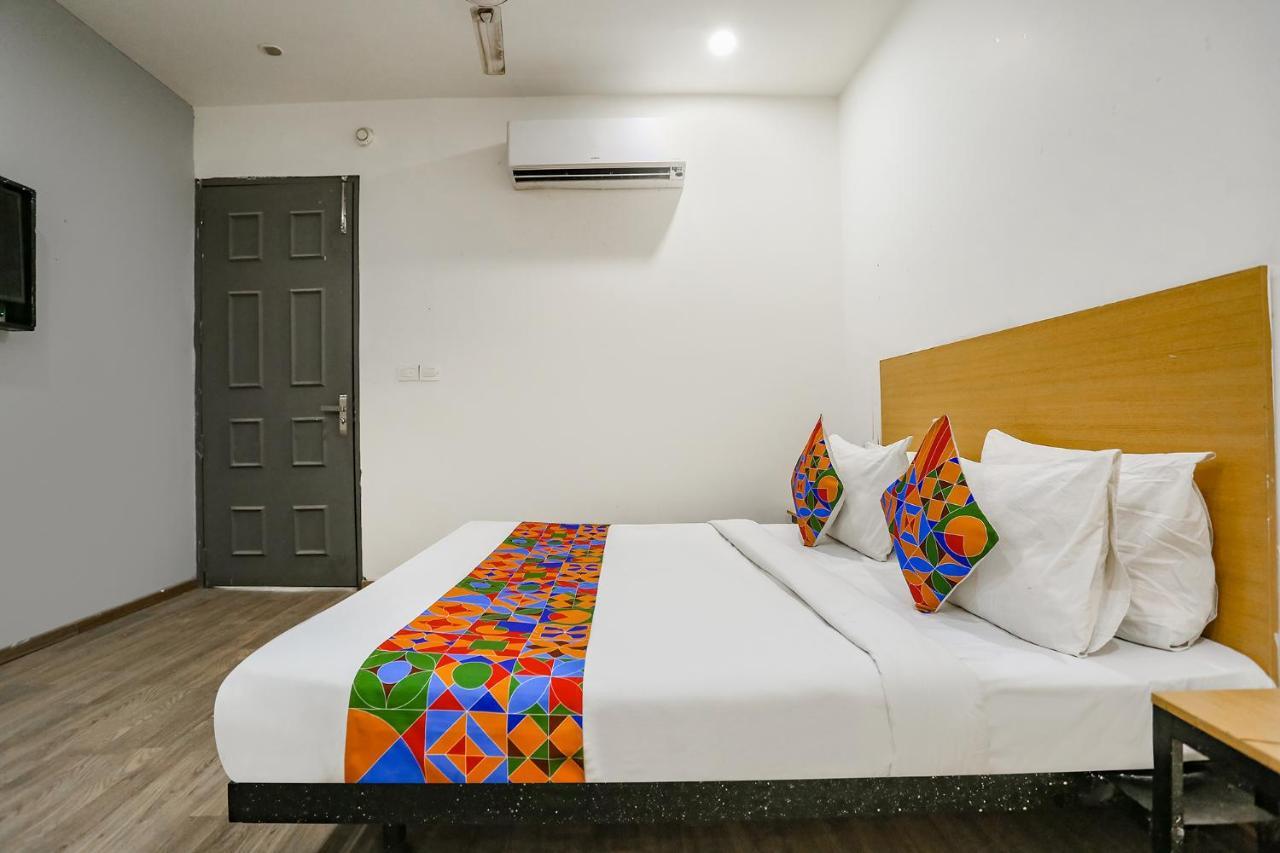 Fabhotel Vat - Meera Bagh Delhi  Extérieur photo