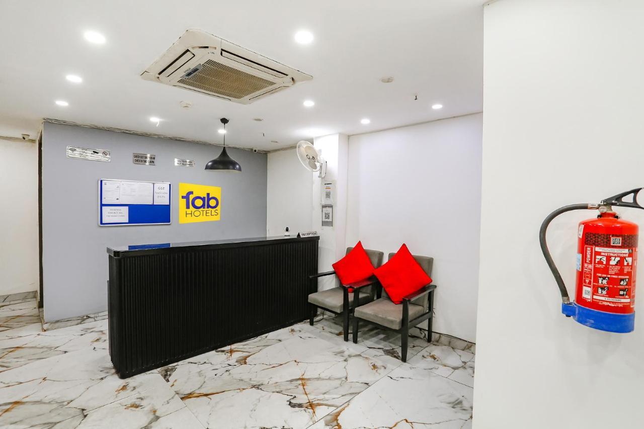 Fabhotel Vat - Meera Bagh Delhi  Extérieur photo