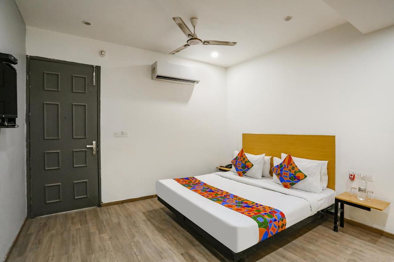 Fabhotel Vat - Meera Bagh Delhi  Extérieur photo