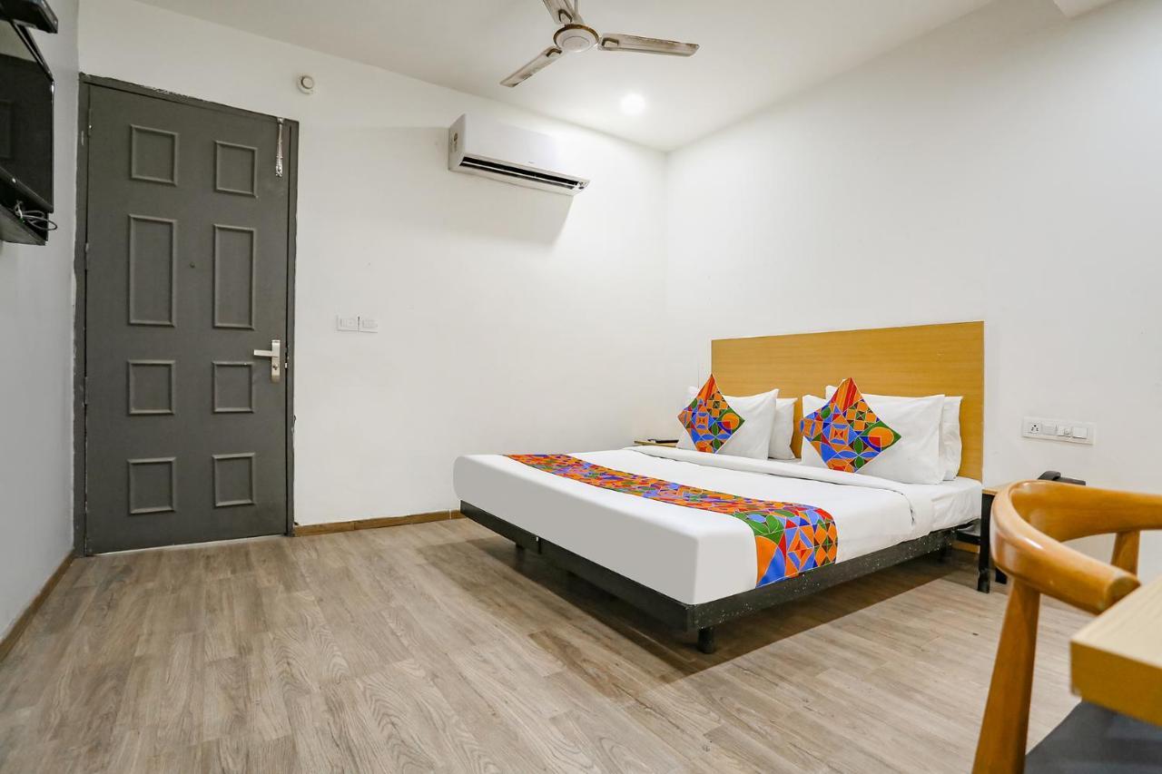 Fabhotel Vat - Meera Bagh Delhi  Extérieur photo